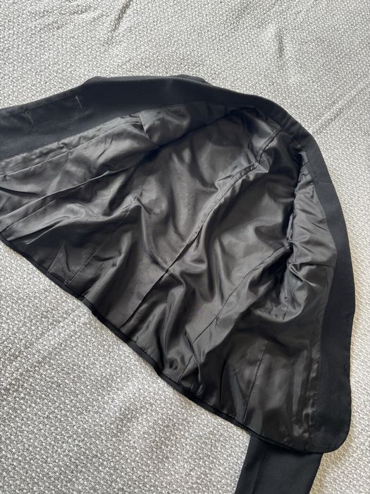 Черно вталено сако