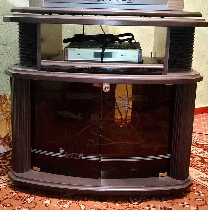 Продам тумбу под телевизор,   б/у.