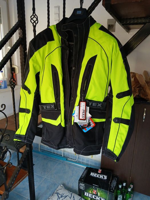Vând geaca moto nouă