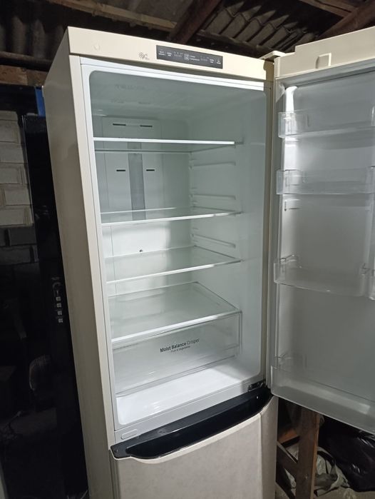 Продам холодильник LG