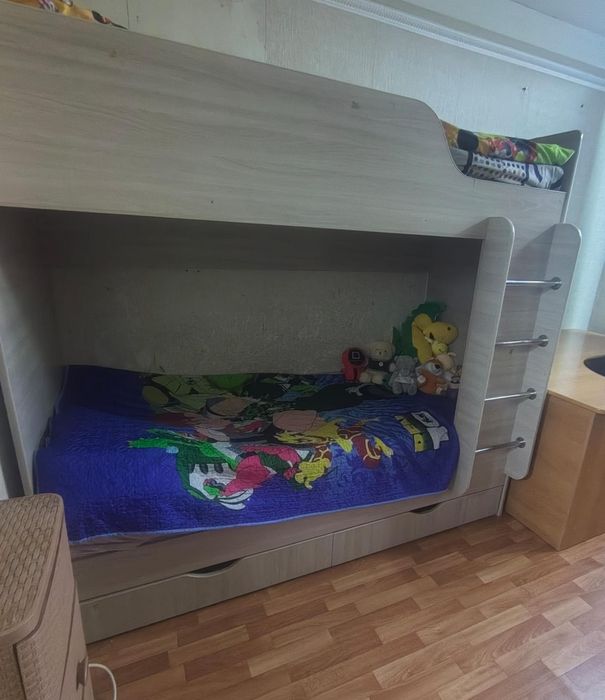 Двухъярусная кровать