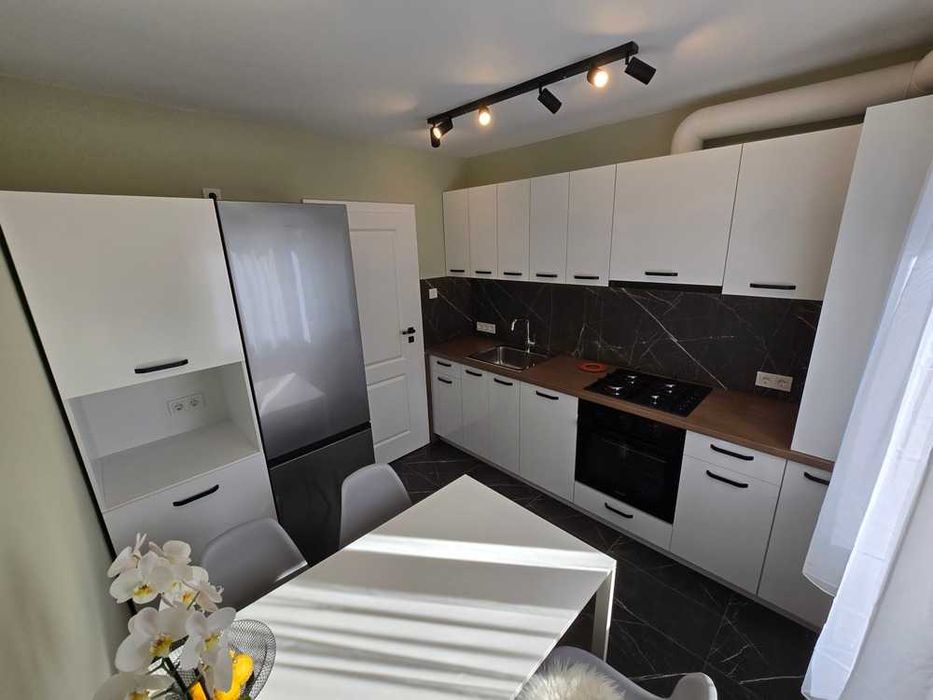 Proprietar vand apartament 3 camere mobilat, renovat, centrala gaz, 2 clime, 15 cm izolatie polistiren, Circumvalatiunii - Favorit - Iulius