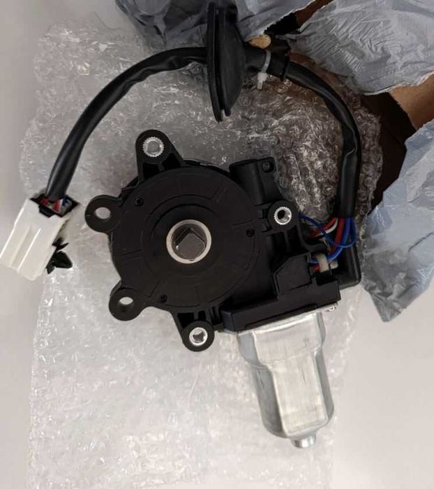 Неупотребяван Мотор за предно дясно стъкло за Нисан Мурано z50 2003-08