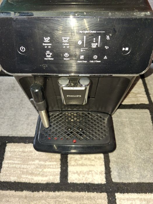 Vând expresor automat Philips 2200.