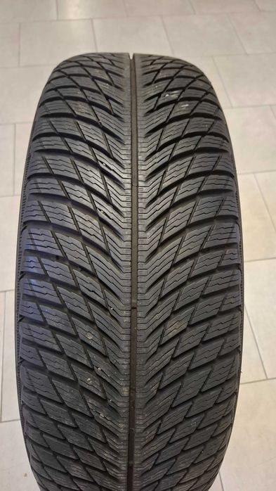 Зимна гума Michelin 235 60 17
