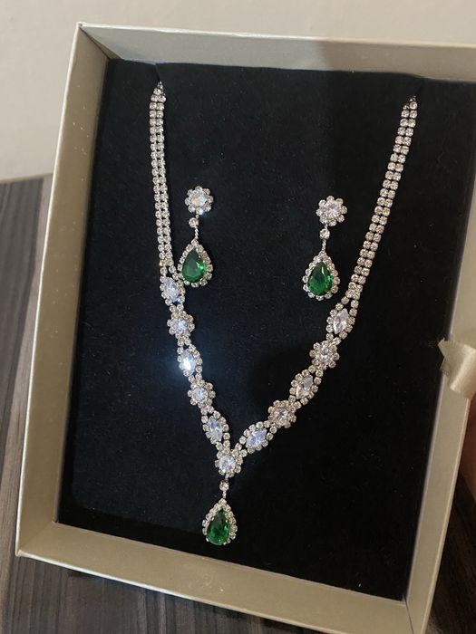 вечерние серьги и колье