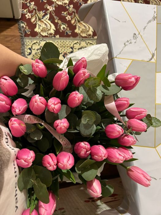 8-март тюльпан өте адемі