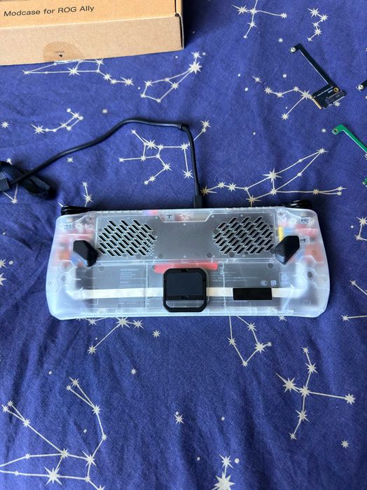 Продавам: ROG Ally Z1 Extreme с аксесоари и ъпгрейди