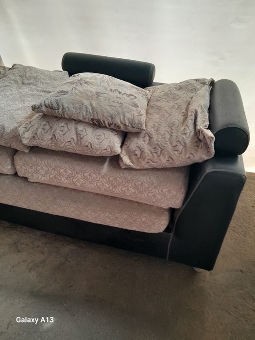 Продам диван,небольшой