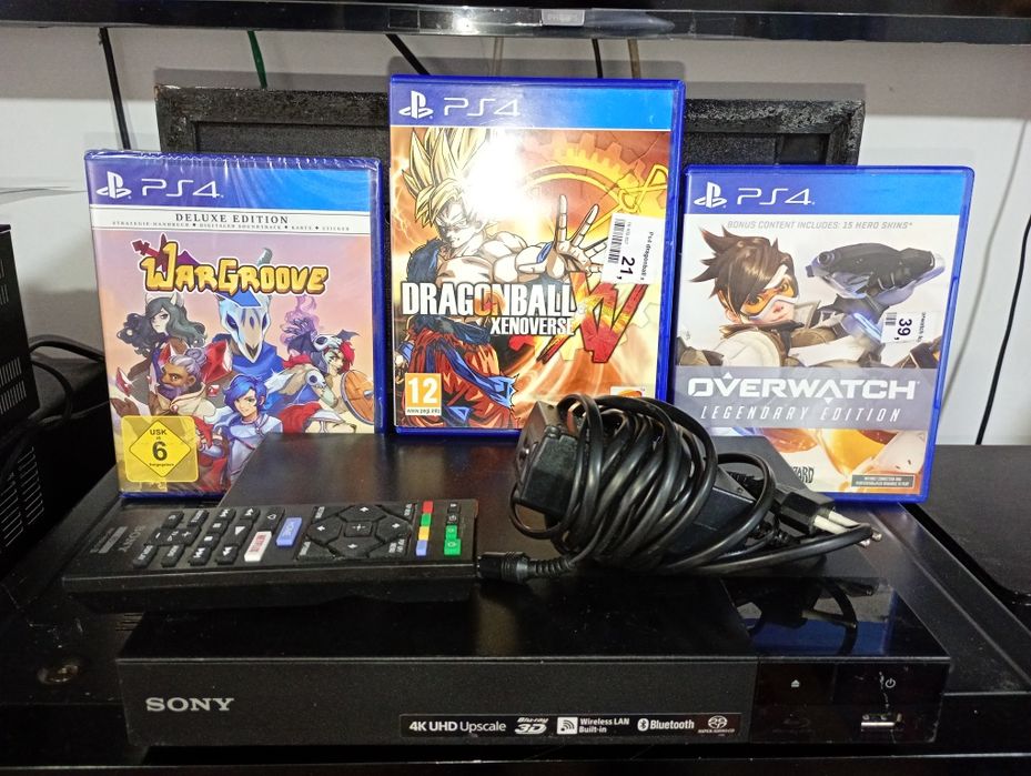 PS4 War groove ;  BDP-S6700