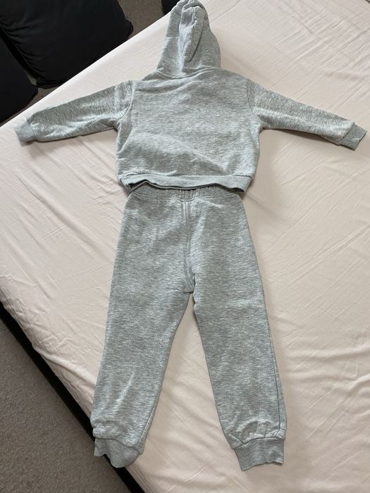 Set pantaloni si hanorac Mickey si Minnie Mouse H&M