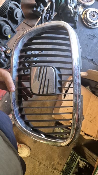 Оригинална Предна Решетка за Сеат Леон 1P 2006- 2012г