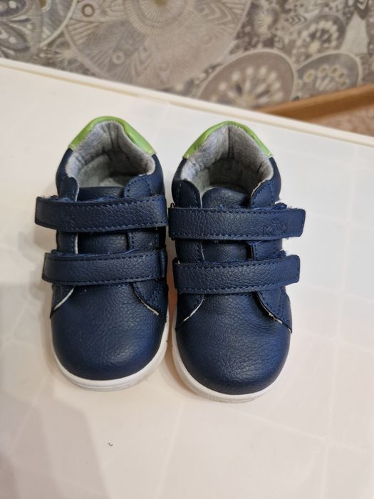 Детские кроссовки