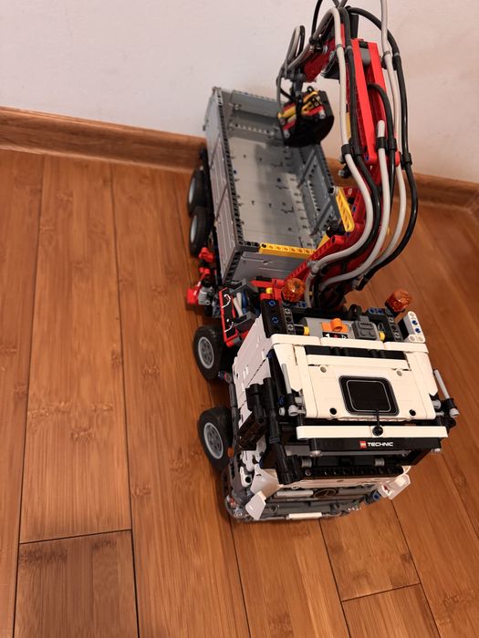 Vand Lego Tehnic Mercedes-Benz Arocs