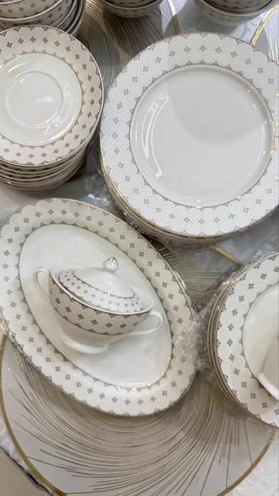 Продам форфоровый сервиз