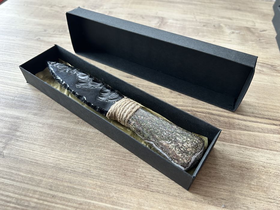 Лот обсидиан ножове с оникс дръжка