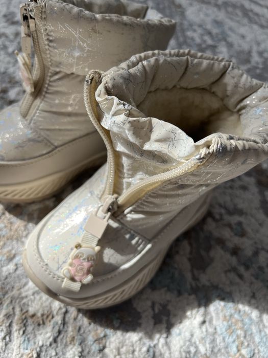 Продам детский комбинезон и сапоги