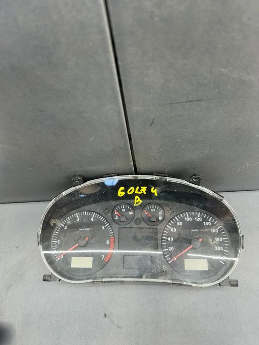Ceasuri bord 88311292 Seat Leon 1.4 MT (75 hp)