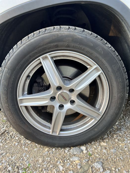 Jante 17” Tiguan + Anvelope iarnă 235/55 R17 – Stare foarte bună