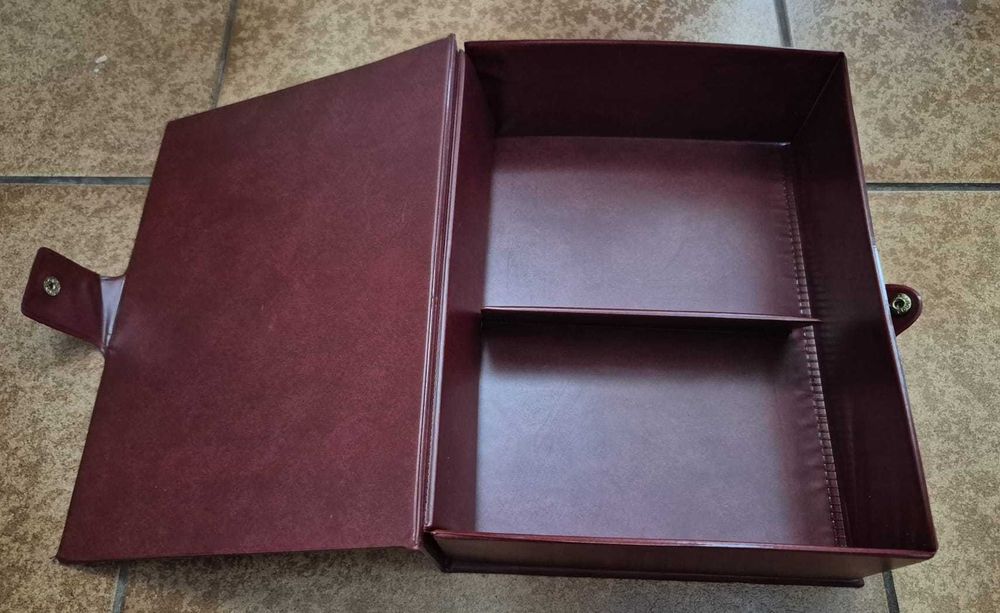 Cutie vintage pentru depozitare casete audio
