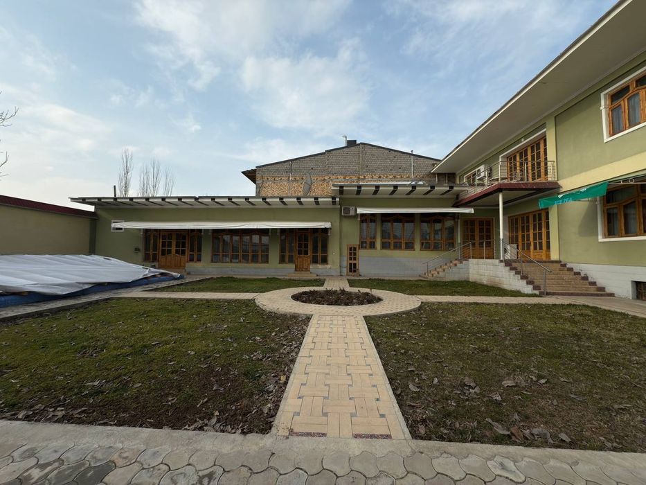 Сдается в аренду дом 16 соток.