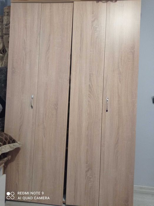 Двукрилен гардероб