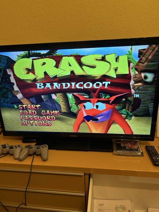 Ретро Лот: PlayStation 1 (PS1) SCPH-7502 + 2 Джойстика + 7 Оригинални Игри