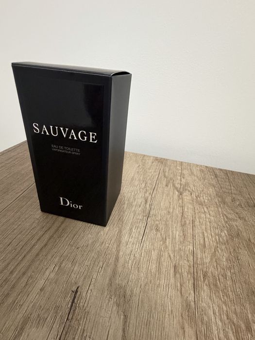 Parfum Sauvage Dior barbati 100 ml nou