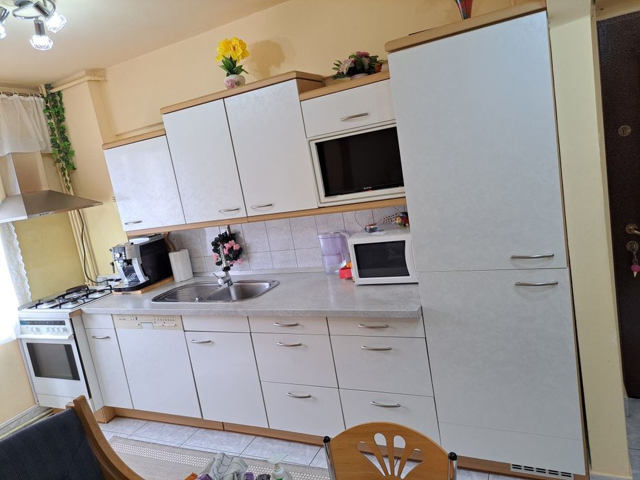 Mobila de bucatarie cu electrocasnice incluse