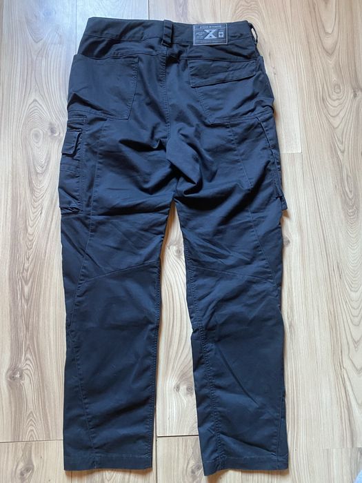 Pantaloni de lucru pentru bărbați Engelbert Strauss, culoare neagră, mărimea 52. Model cu multe buzunare. În stare foarte bună.