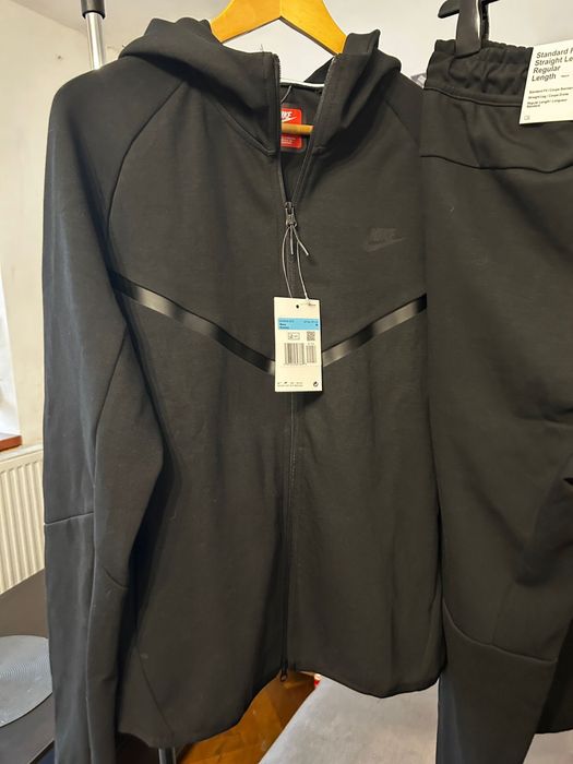 Compleu Nike Tech Black (marimi: S, M, L, XL, XXL)