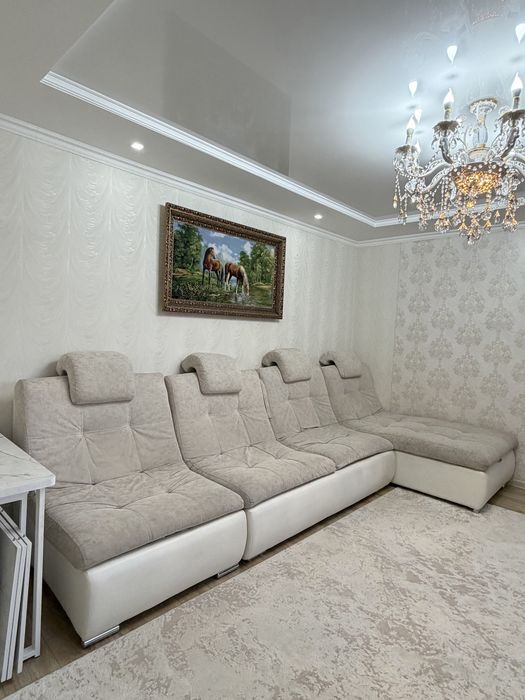 Продаю диван для гостиной угловой