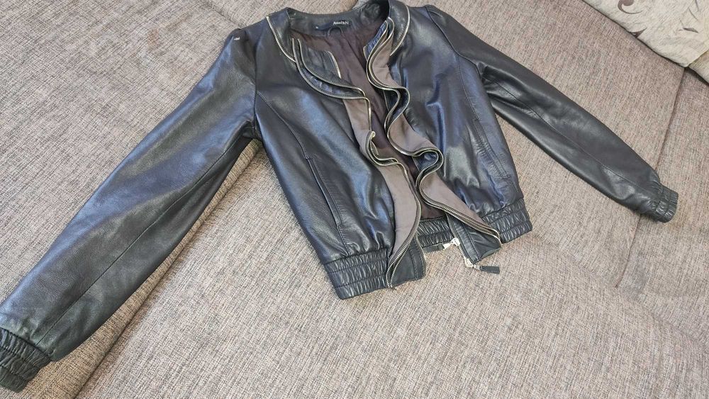 Кожаная куртка для девушки