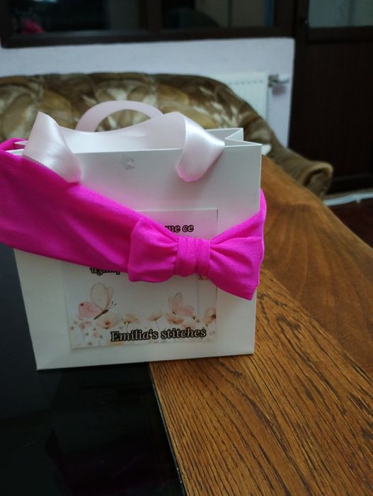 Сатенени скрънчита ,диадеми,ленти за коса в луксозна кутия за малки и