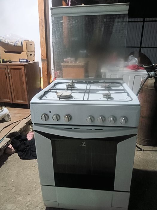 Продам газ плиту