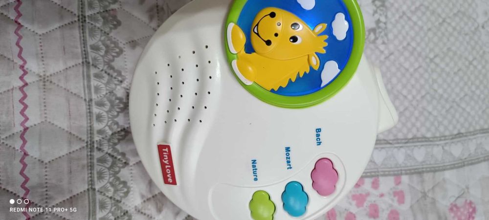 Играчка за легло на батерии