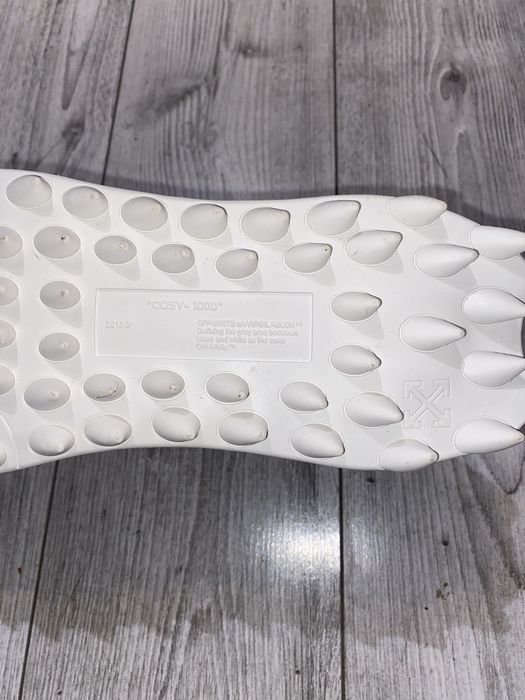 Adidasi Off-White Odsy