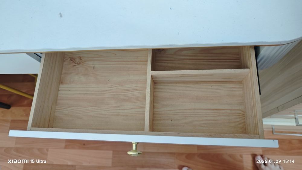 Столик для макияжа