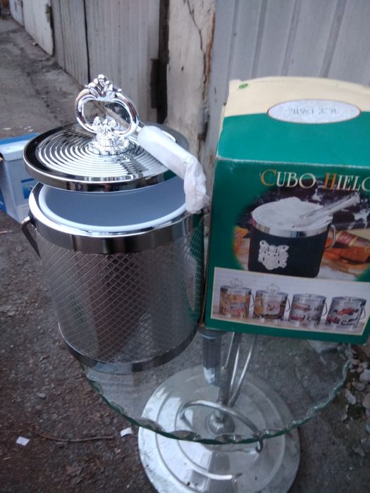 Продам ведёрко -термос для льда