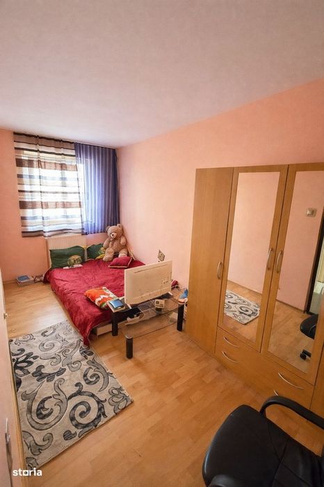 Apartament 3 camere, decomandat, etaj 1/4, zona Calea Bucuresti!