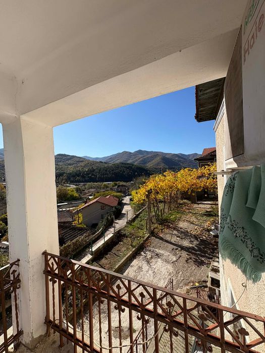 Продава се Къща в Мездра - 180 кв.м за 227 €/кв.м - Снимка #3