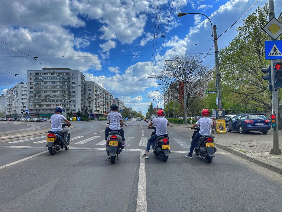 Inchiriez scuter stil vespa 25km/H fara permis