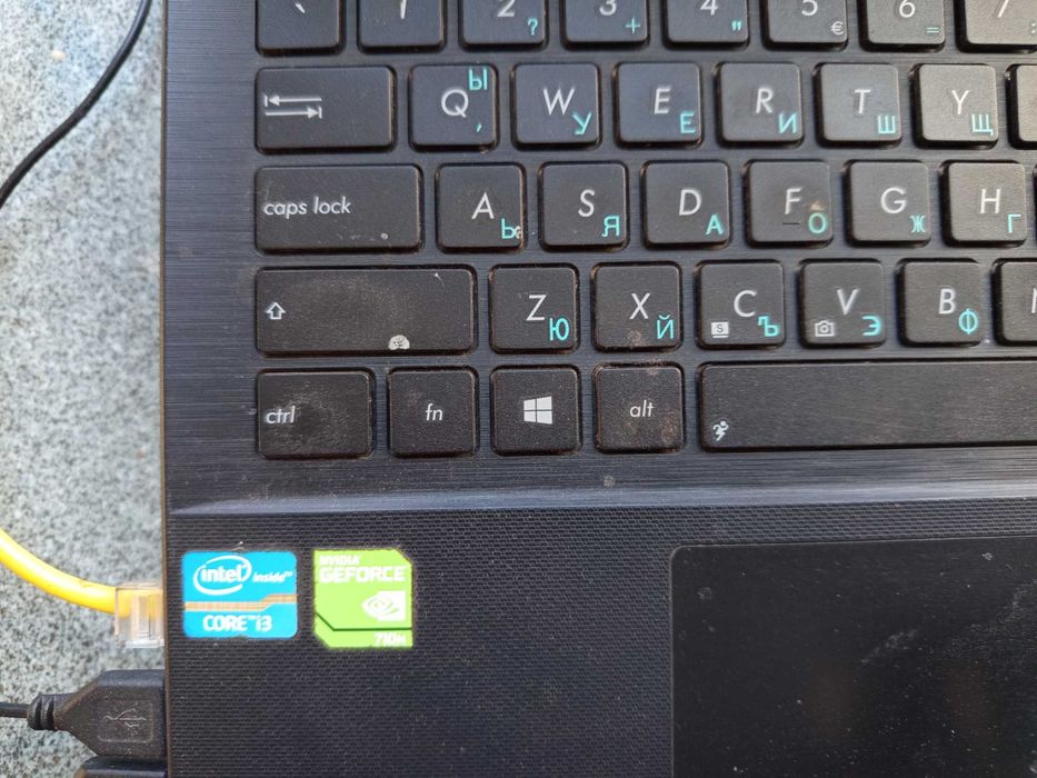 Продавам лаптоп Asus 15,6 инча.
