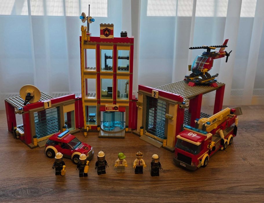 Vând avantajos lot Lego City seria Jungle 60161, 60157, 60156 și lot Lego City seria Pompieri și Gara 60050-60088-60107-60110-60212-60319