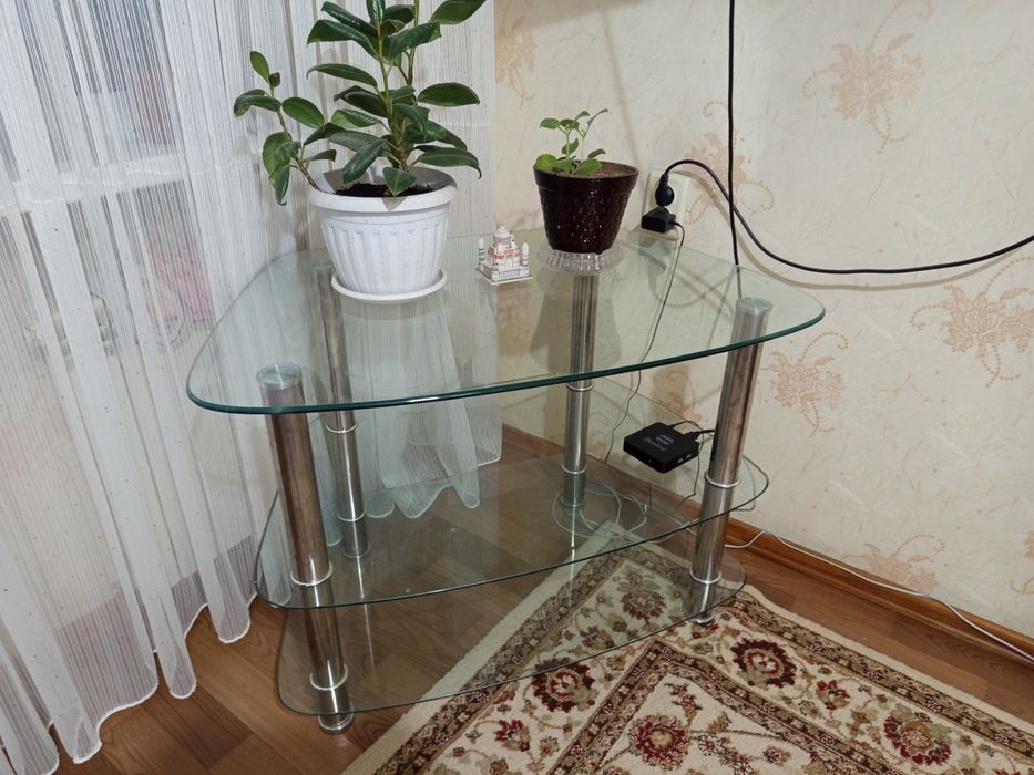 Стеклянная тумба