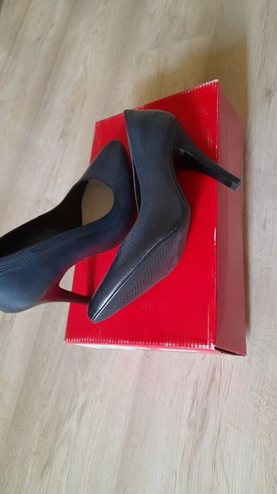 Обувки висок ток нови