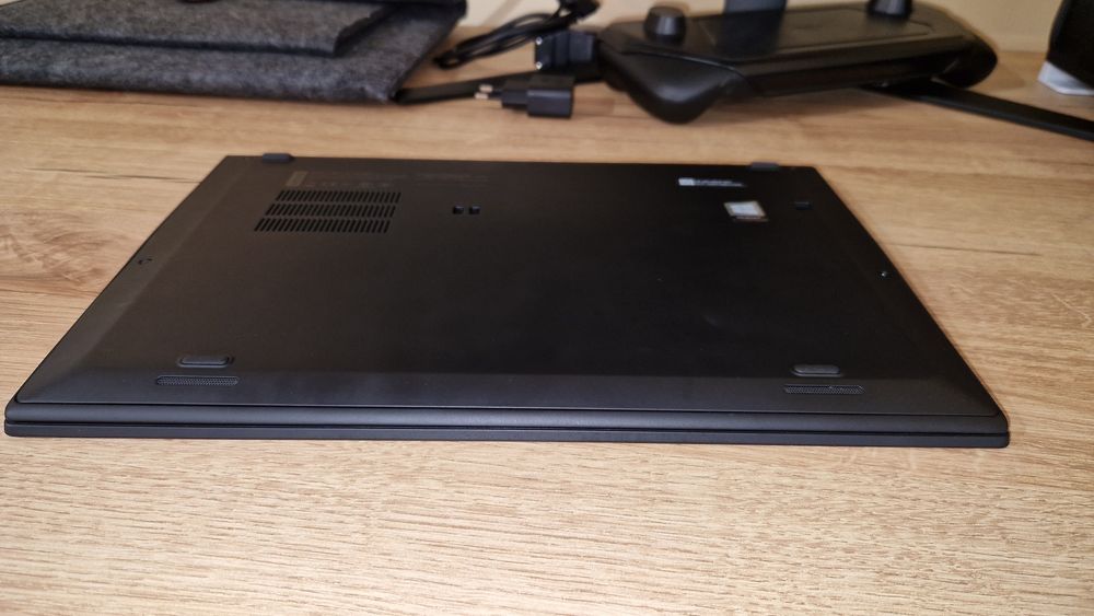 Lenovo Thinkpad X1 carbon 6th gen i5 8250u