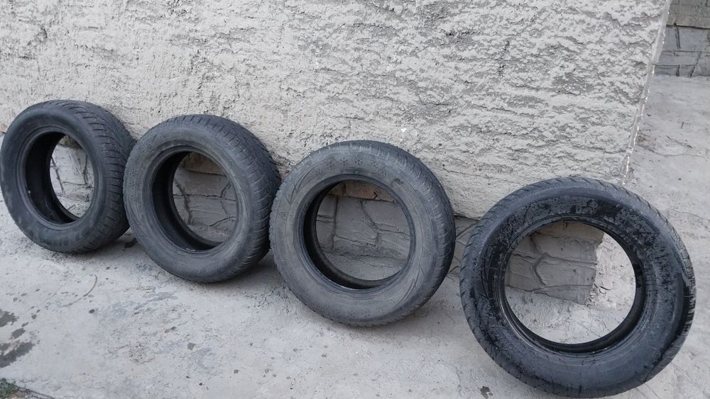 Продам шины зимние 215/6515 бу