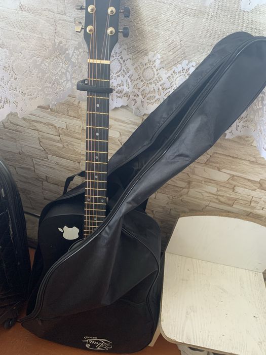 Гитара акустическая