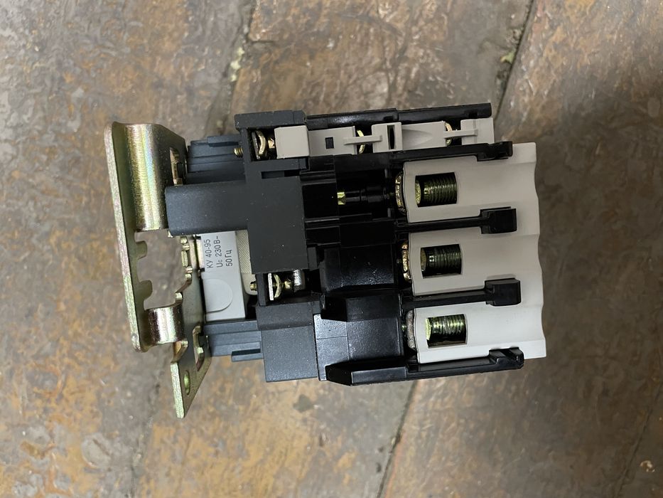Продам контактор 40А